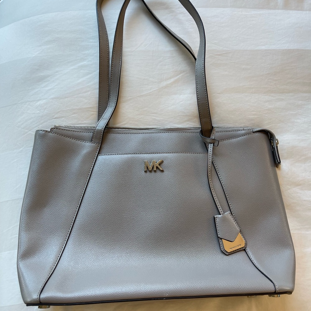 Michael Kors Maddie tote